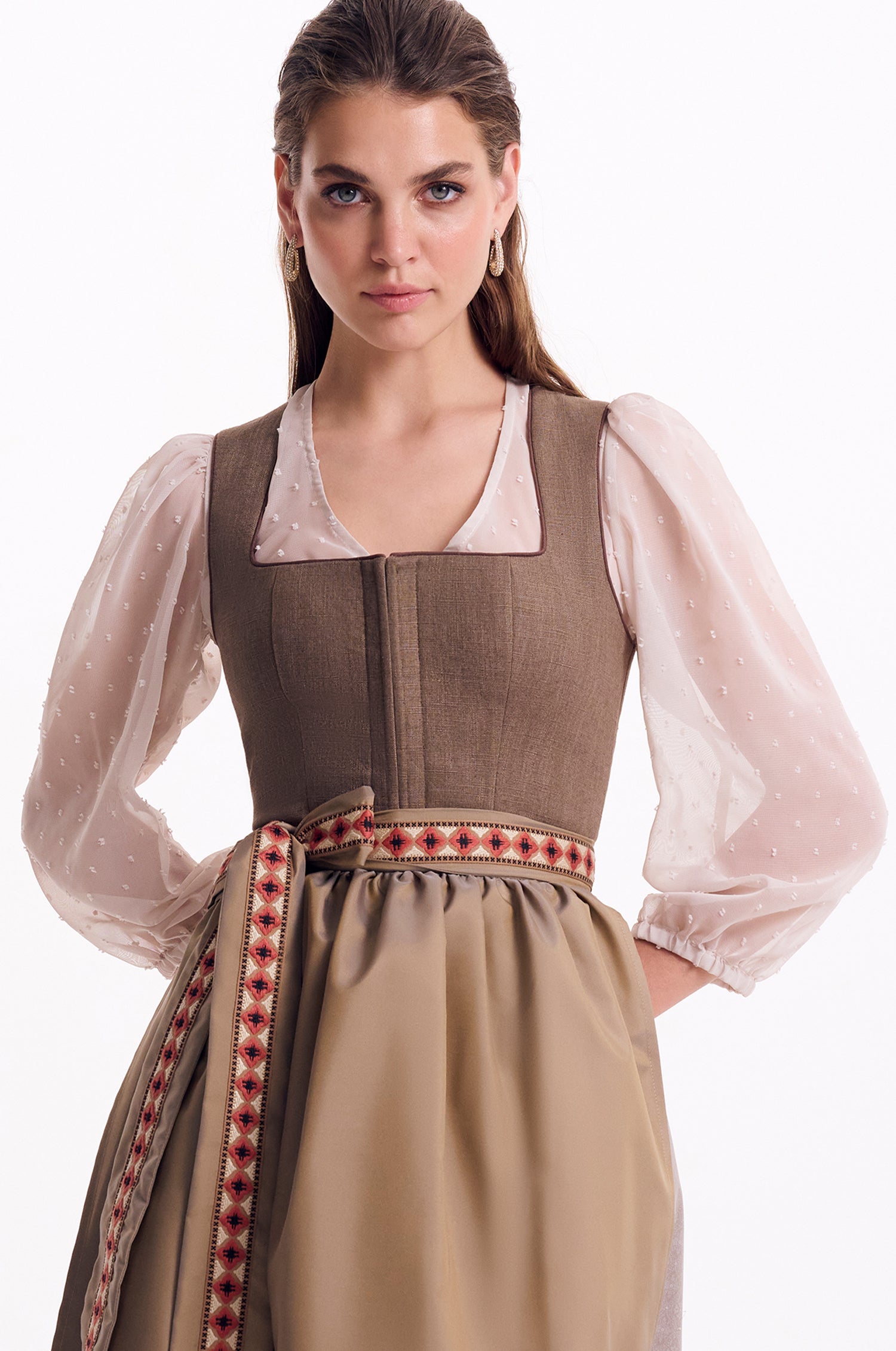 Dirndlbluse Lea in Puder