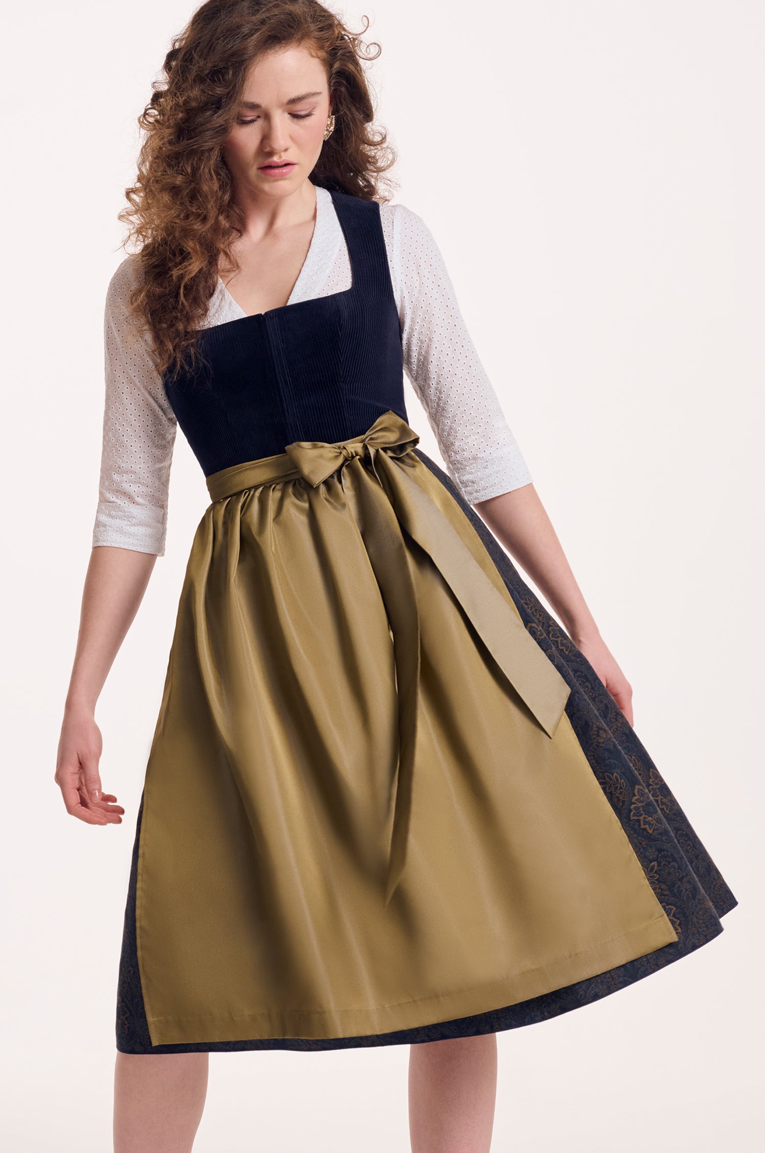 Dirndl Neda in Nachtblau