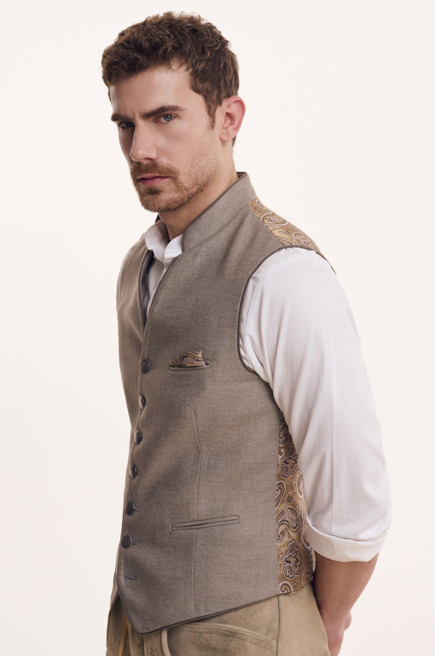 Trachtenweste Henry in Taupe