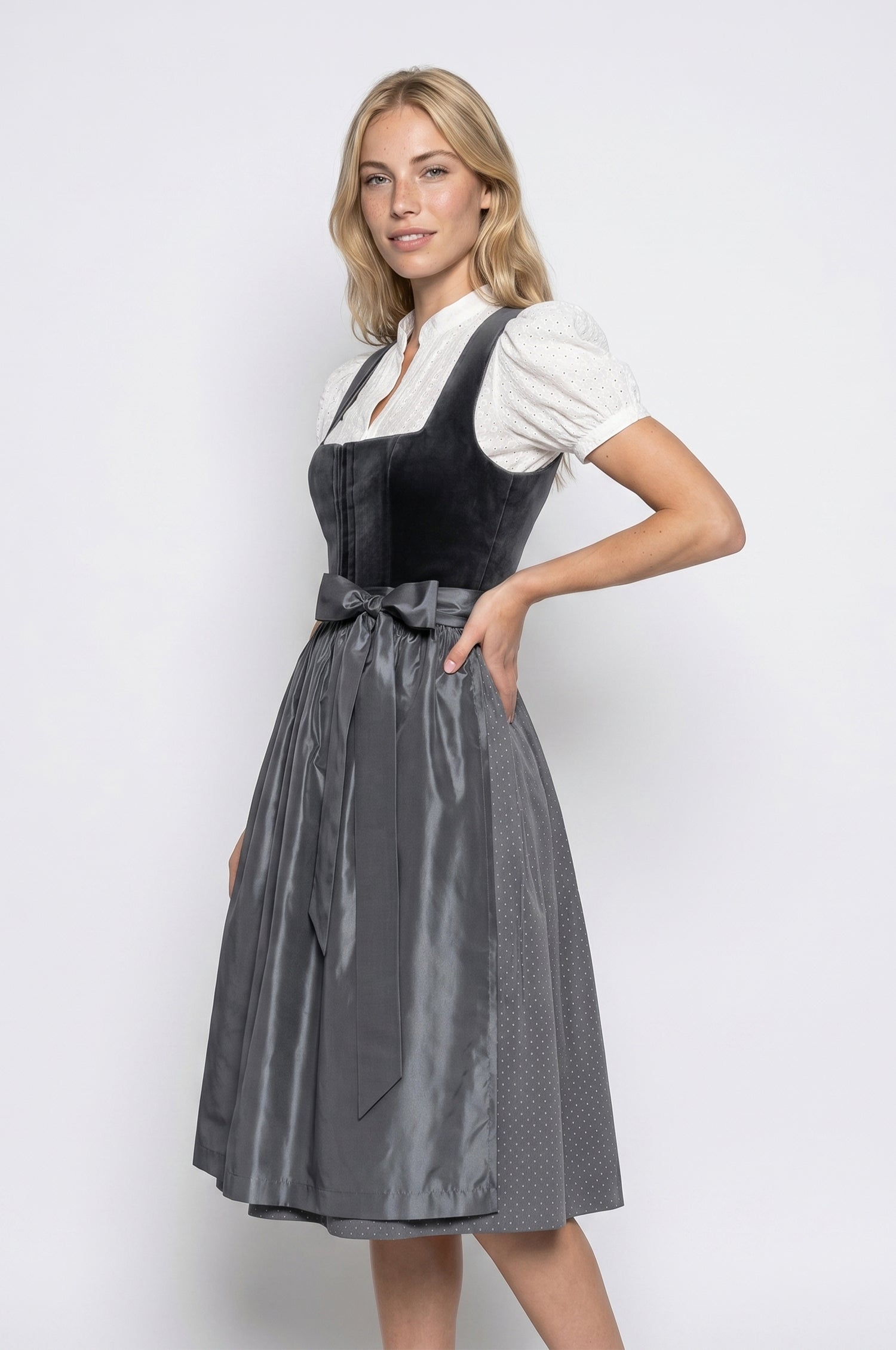Dirndl Alice in Anthrazit in 2 Längen