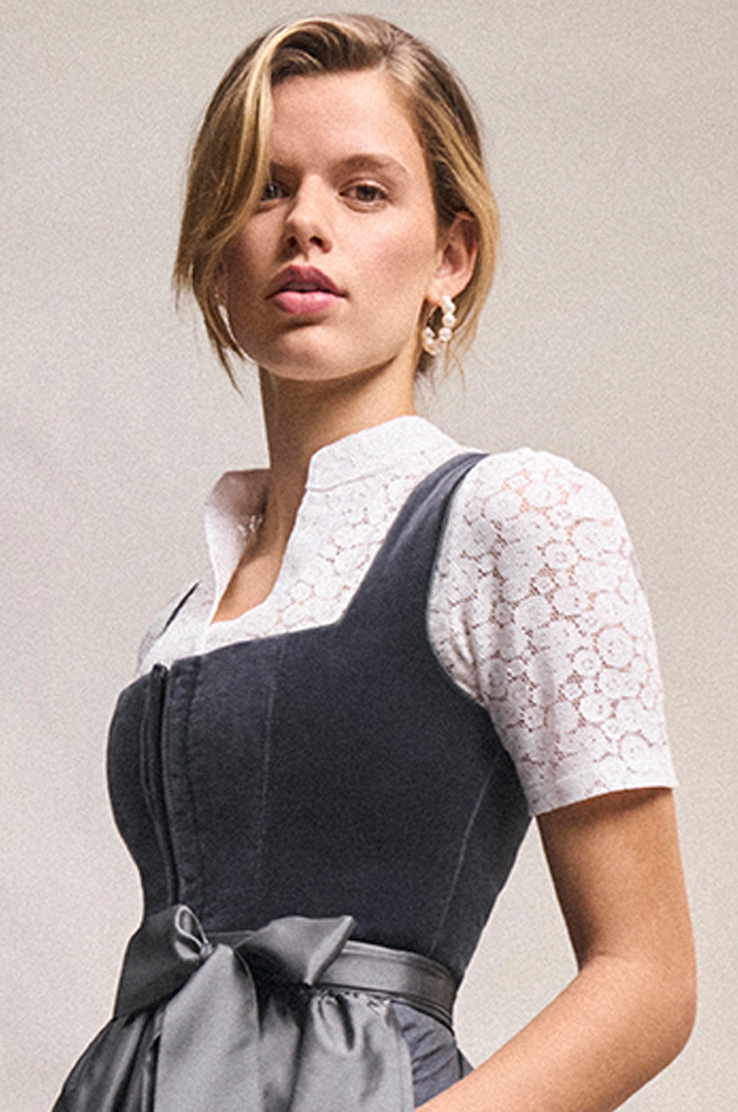 Dirndlbluse Suri in Ivory
