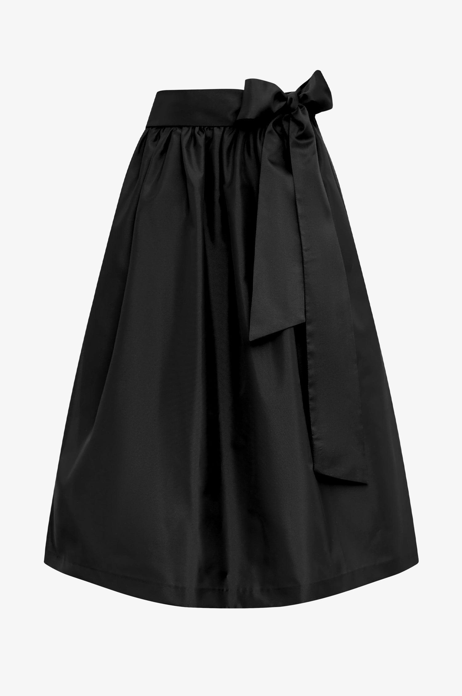 Glanz-Schürze in Schwarz - TRACHT À PORTER
