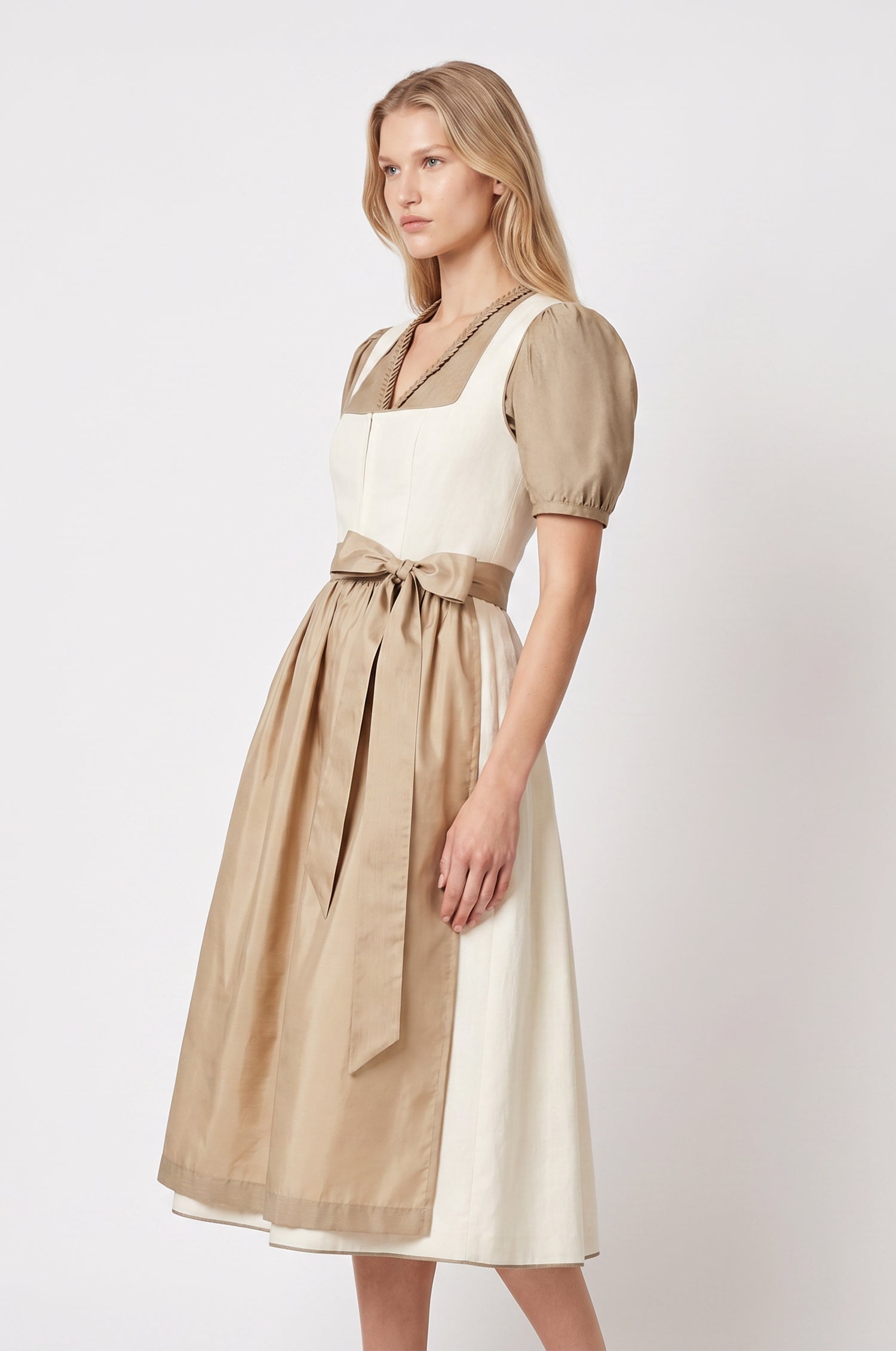 Dirndl Lamia in Ivory