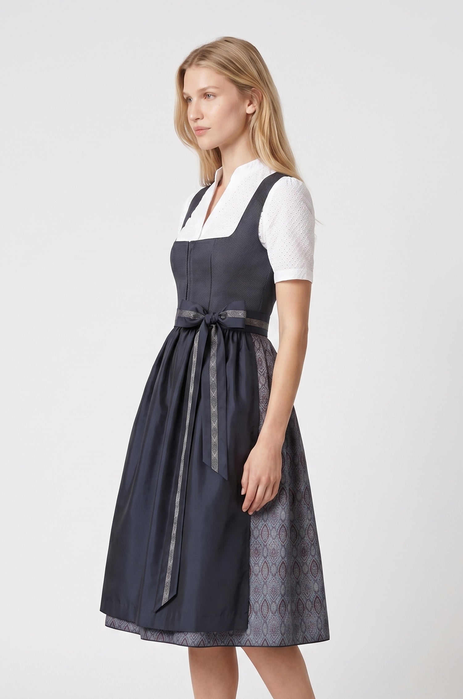 Dirndl Mia in Nachtblau