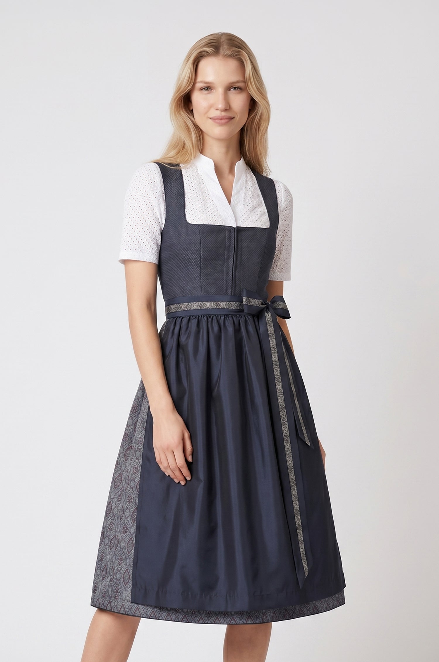 Dirndl Mia in Nachtblau