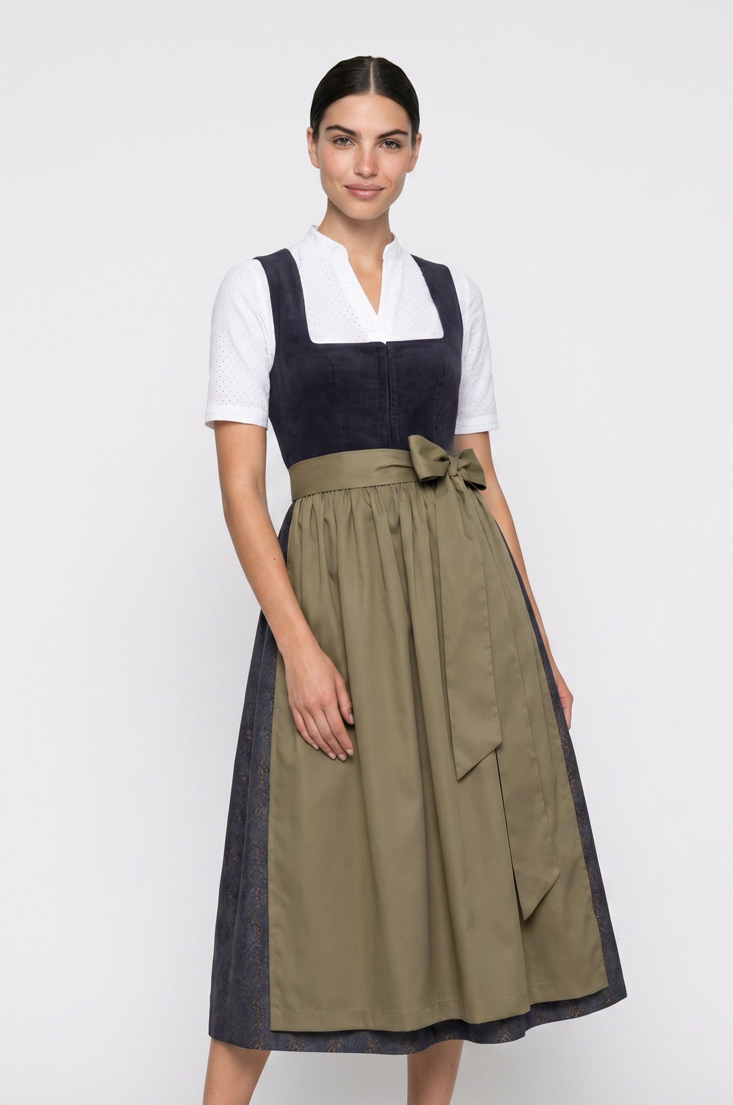 Dirndl Neda in Nachtblau