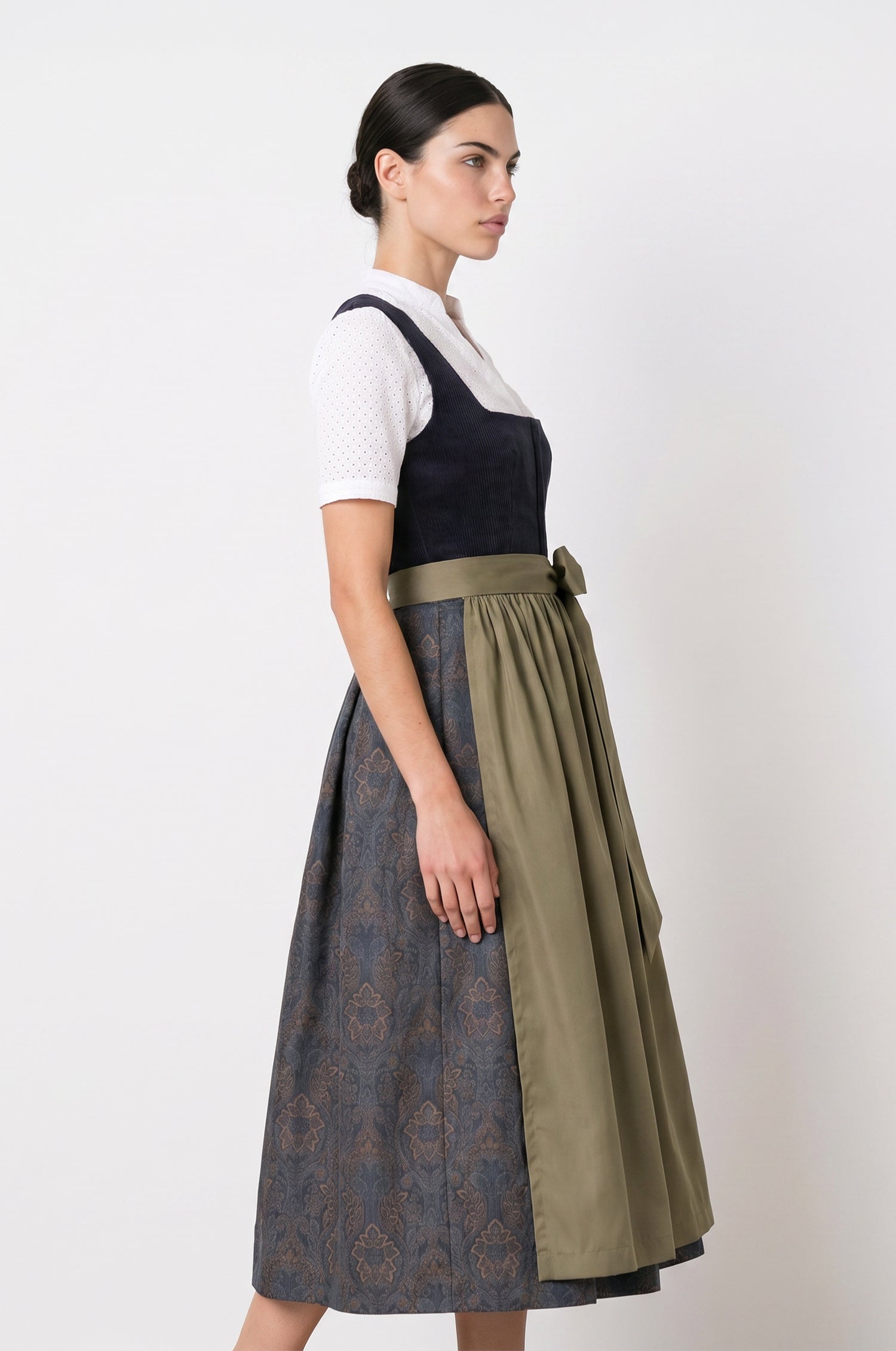 Dirndl Neda in Nachtblau