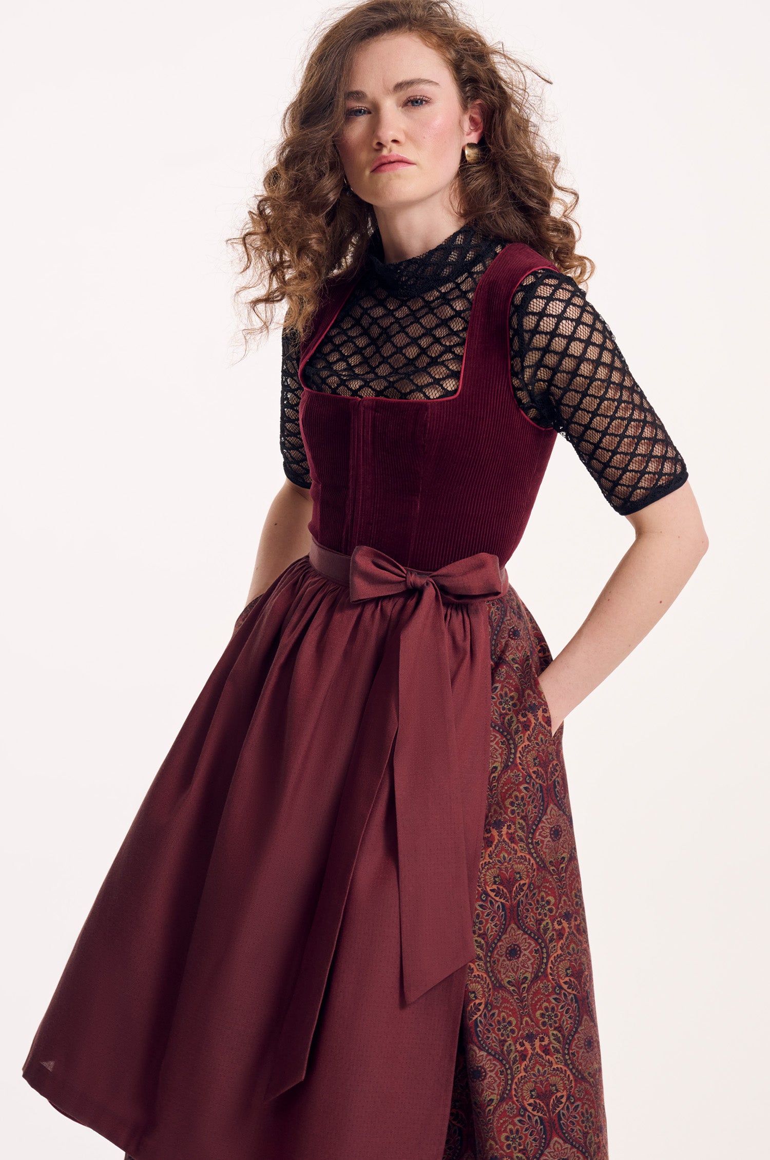 Dirndl Neda in Weinrot