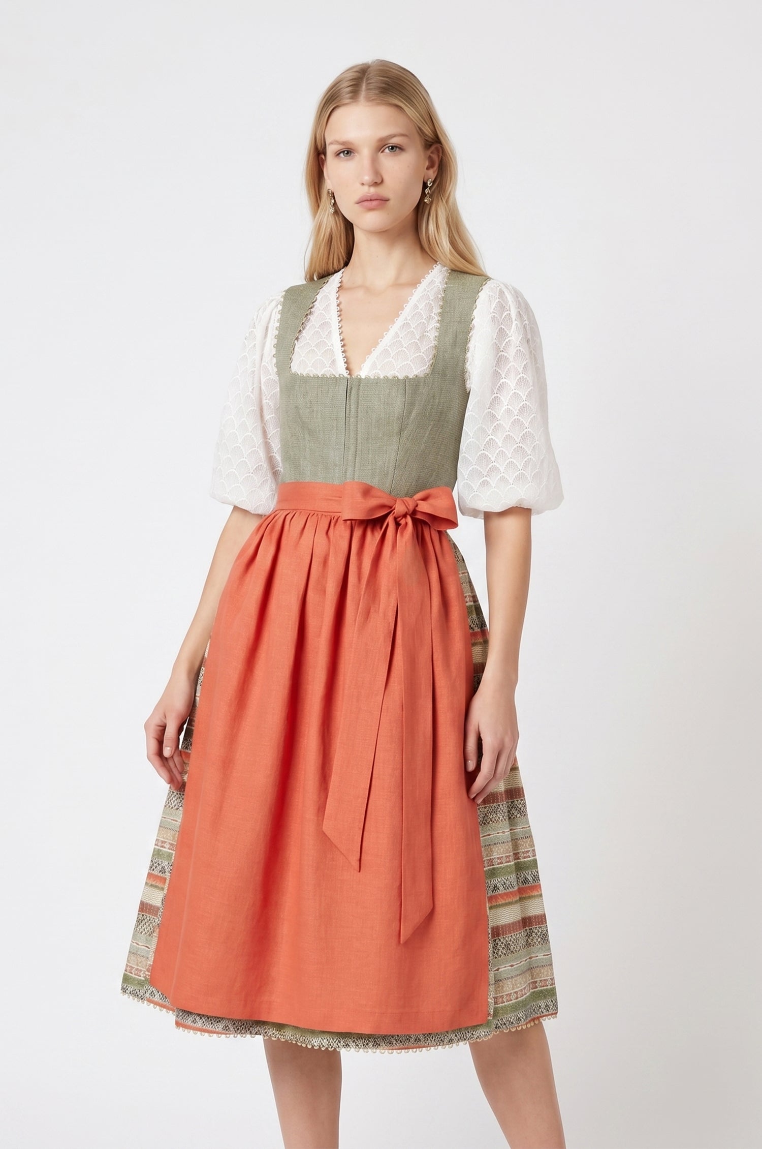 Dirndl Pesaro in Schilf