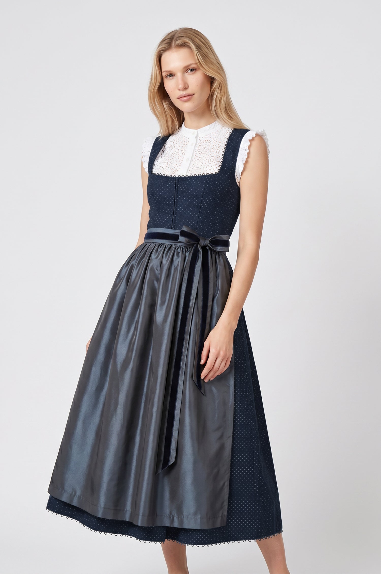 Dirndl Tirana in Nachtblau