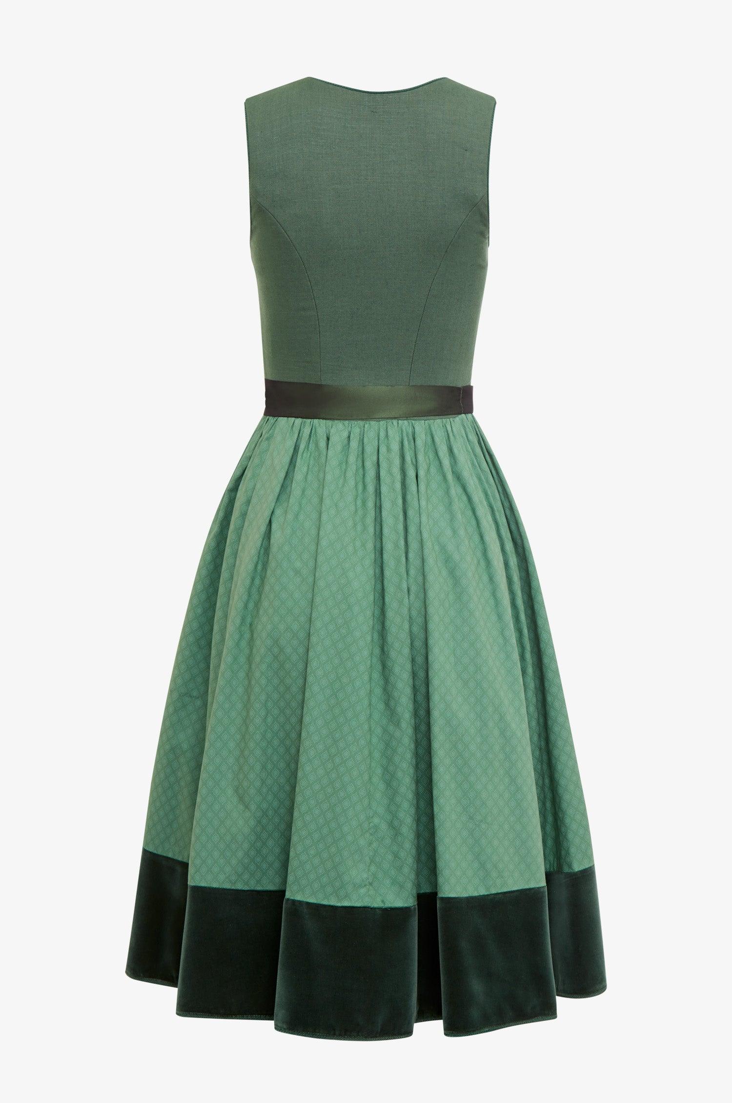 Jubiläumsdirndl in Pinie