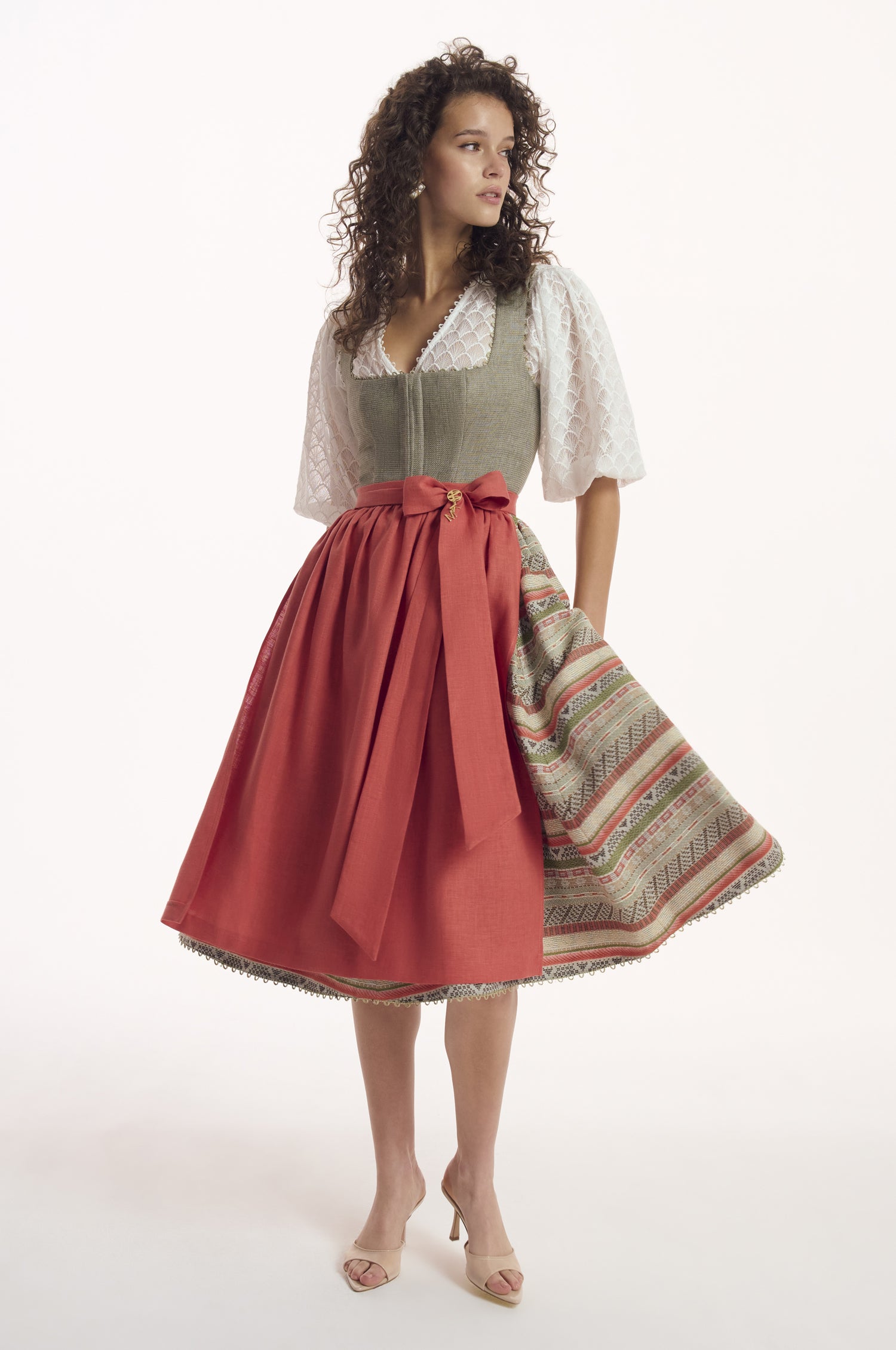 Dirndl Pesaro in Schilf