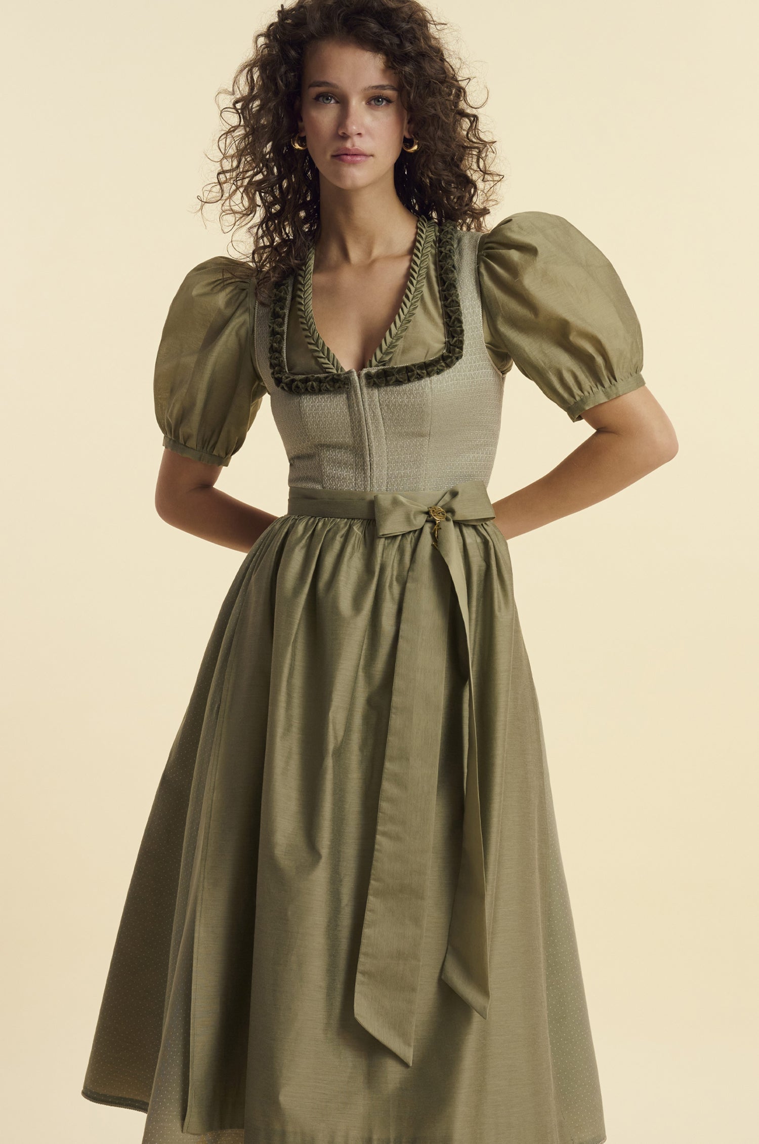 Dirndl Salerno in Schilf