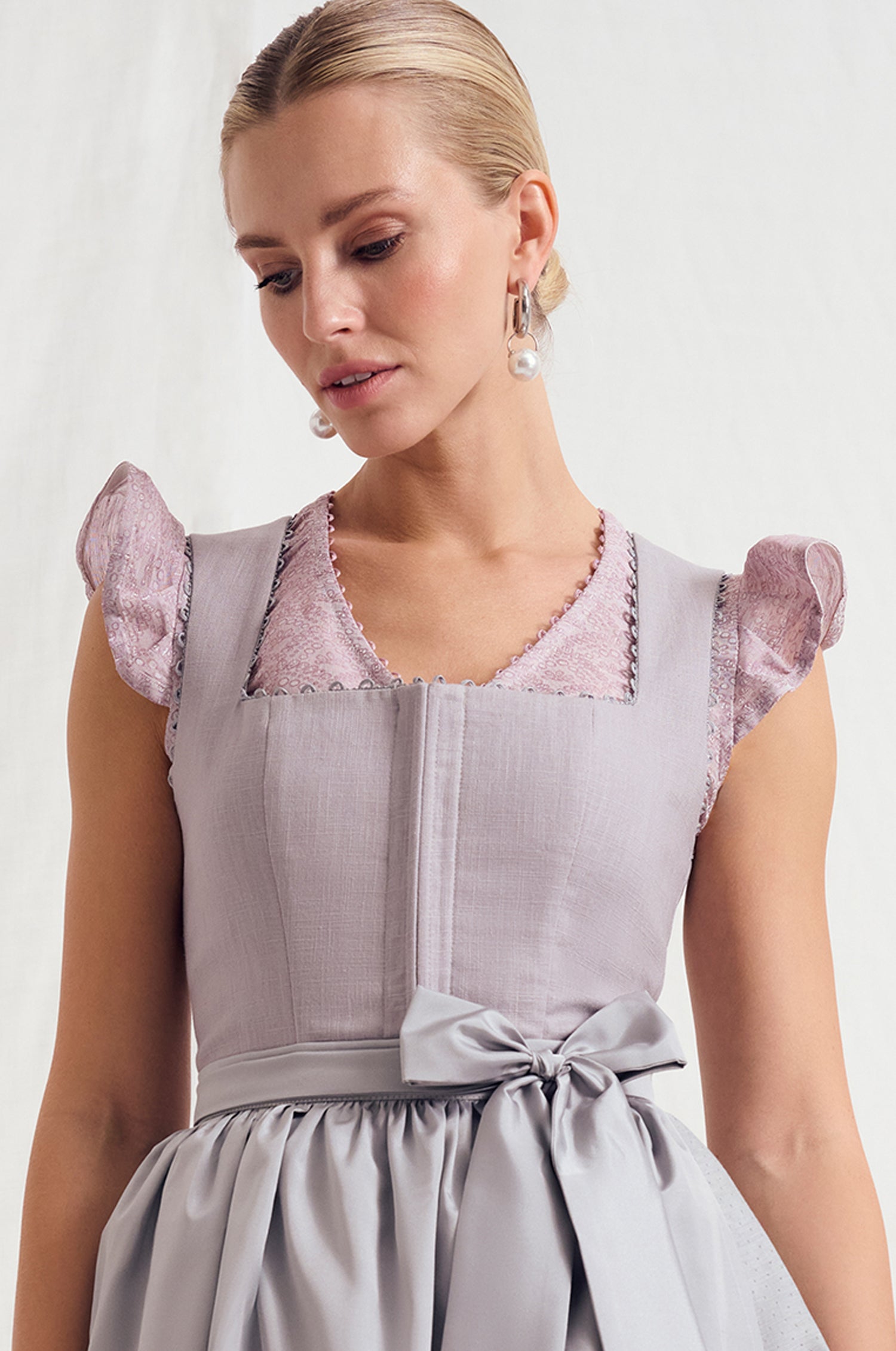 Dirndlbluse Kiki in Flieder