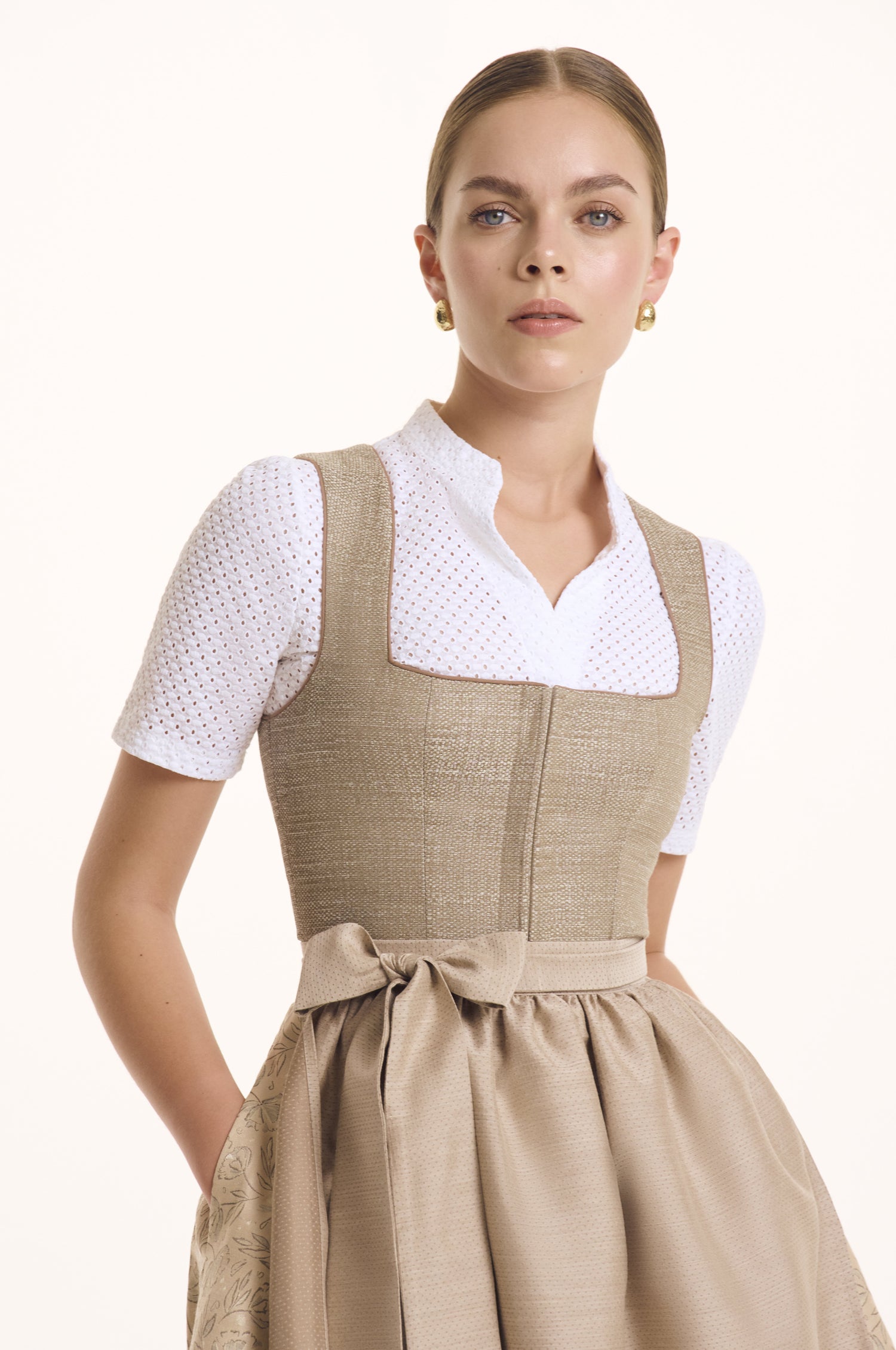 Dirndlbluse Suri in Weiß