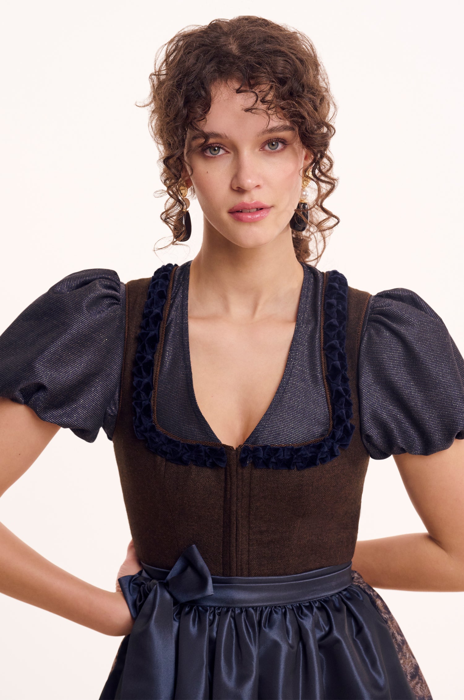 Dirndlbluse Anna in Nachtblau
