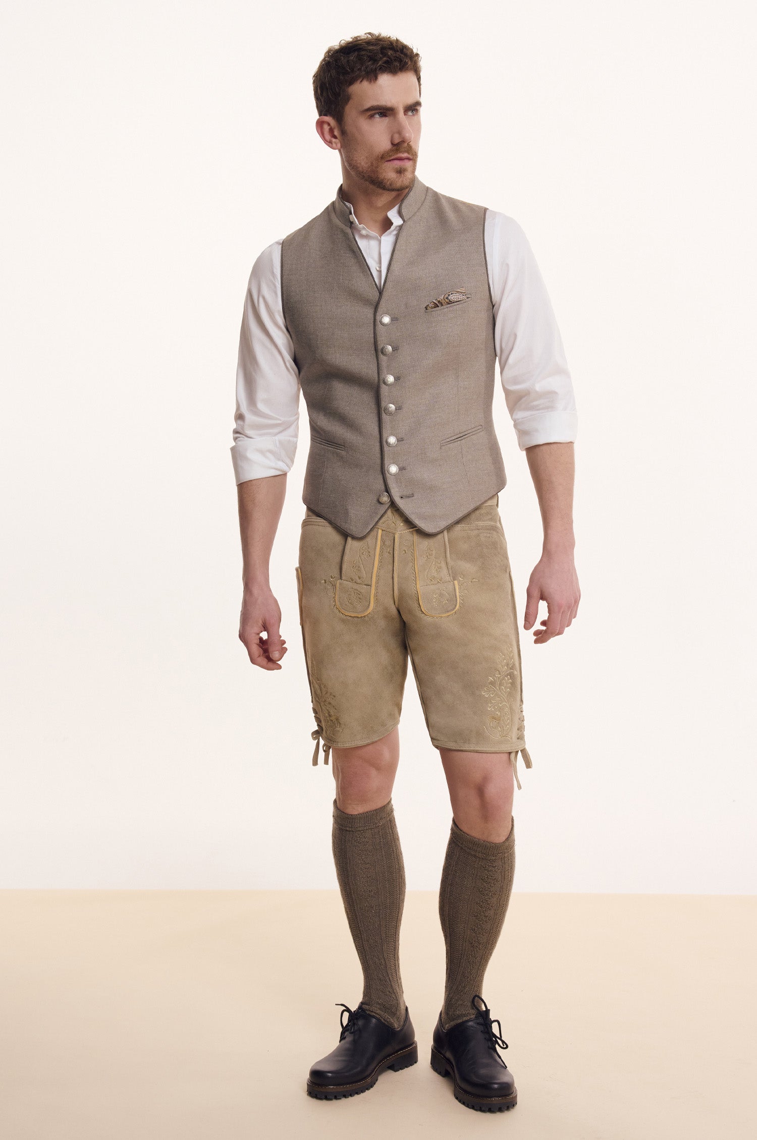 Trachtenweste Henry in Taupe