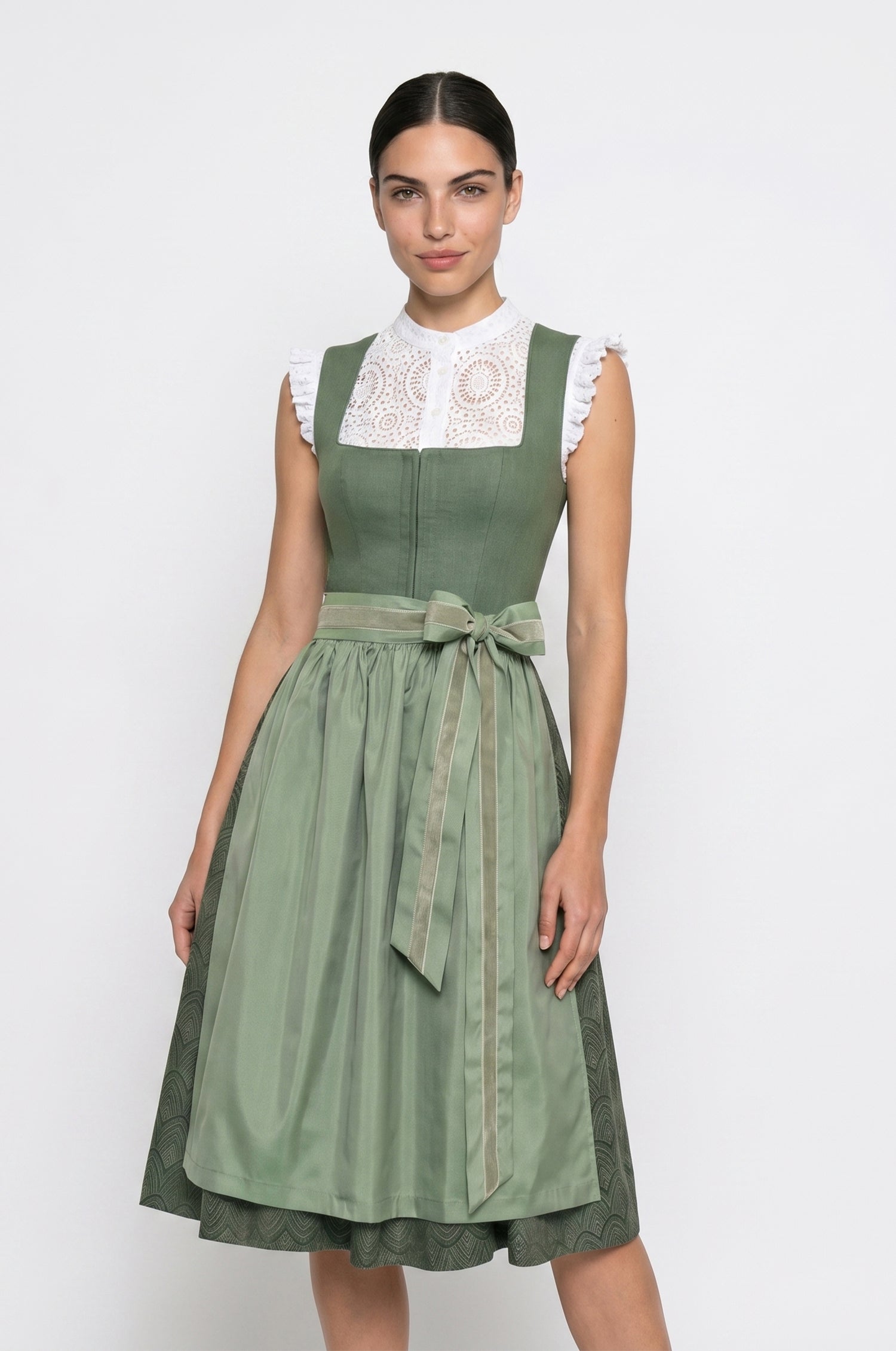 Dirndl Almauftrieb in Pinie