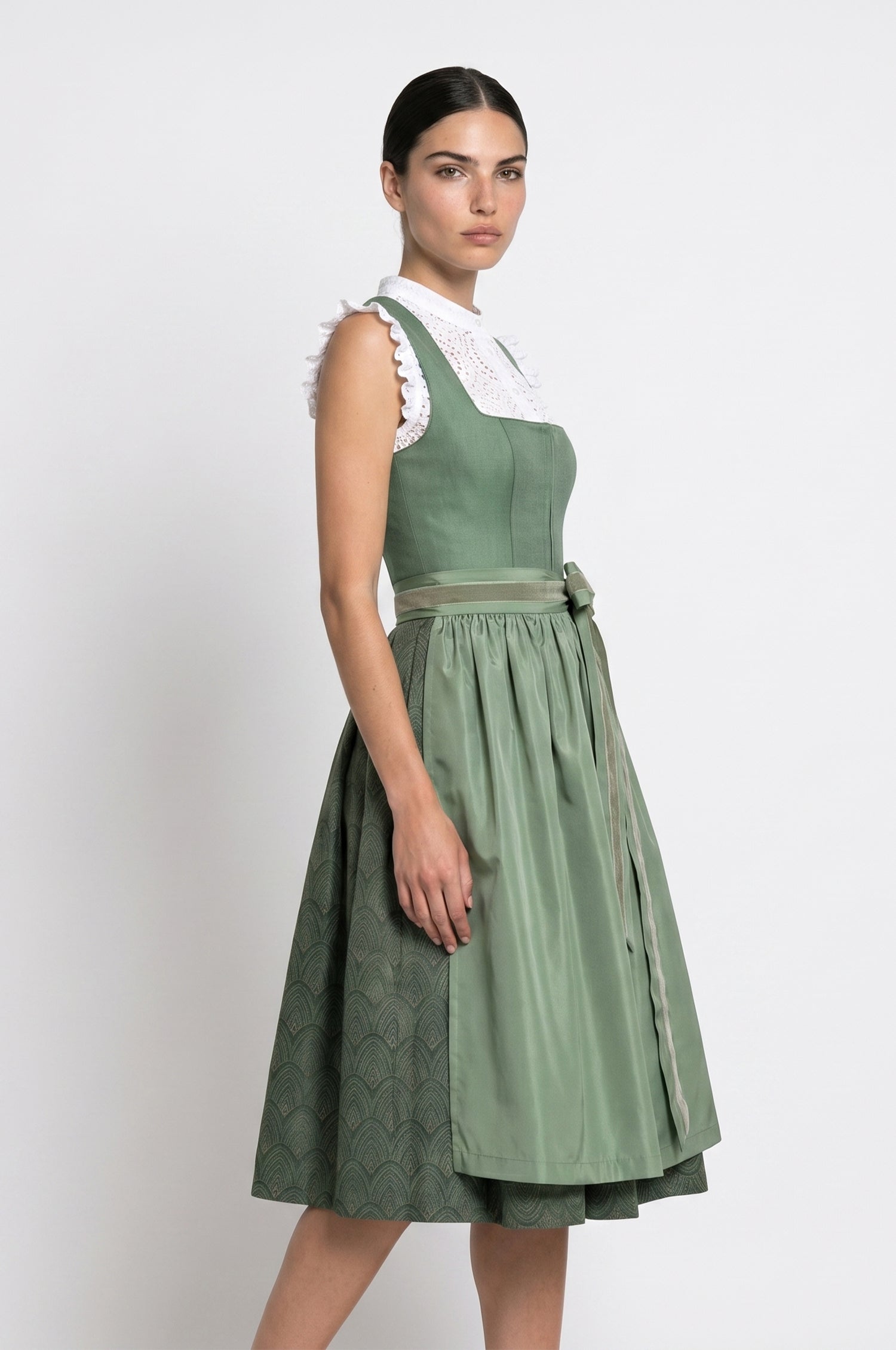 Dirndl Almauftrieb in Pinie