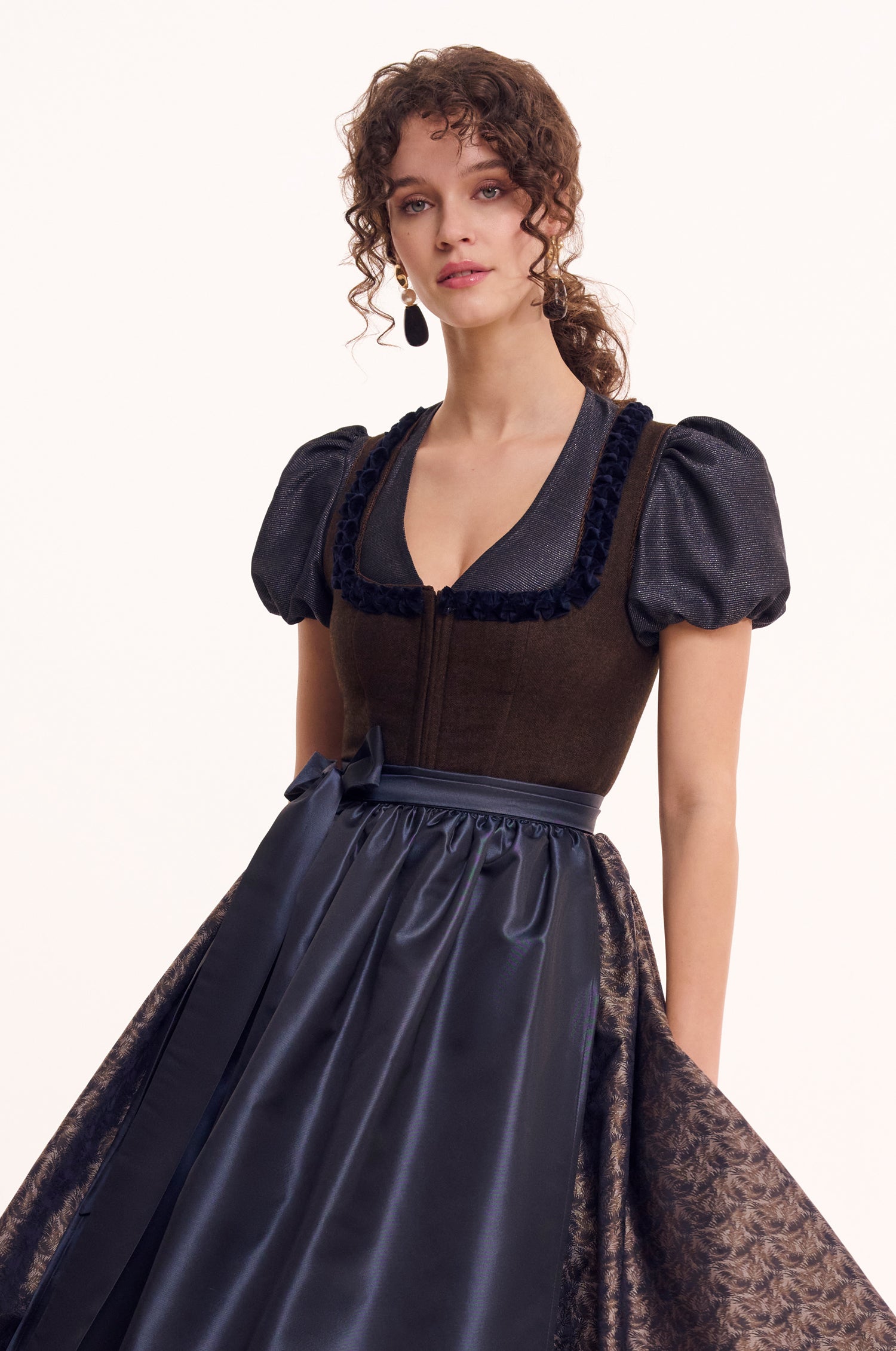 Dirndlbluse Anna in Nachtblau