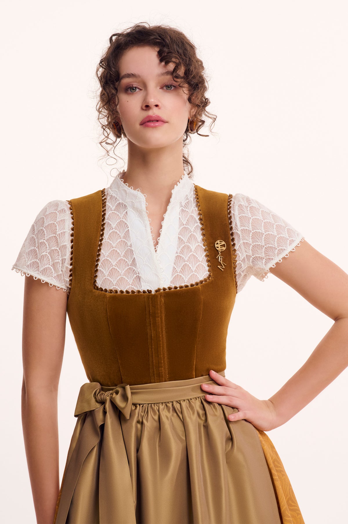 Dirndlbluse Suri in Weiß