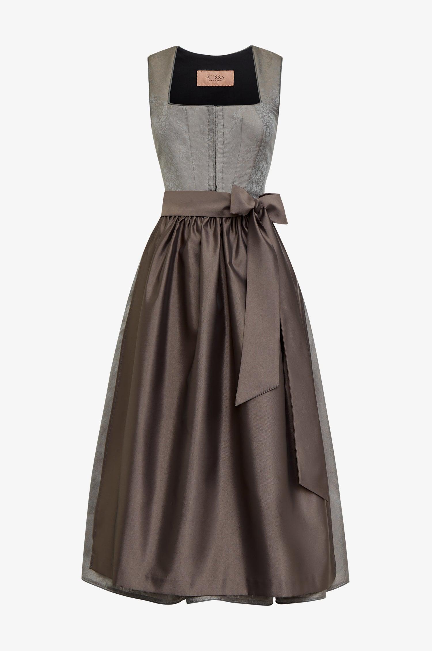 Kinga Mathe Dirndl Fabia in Schlamm