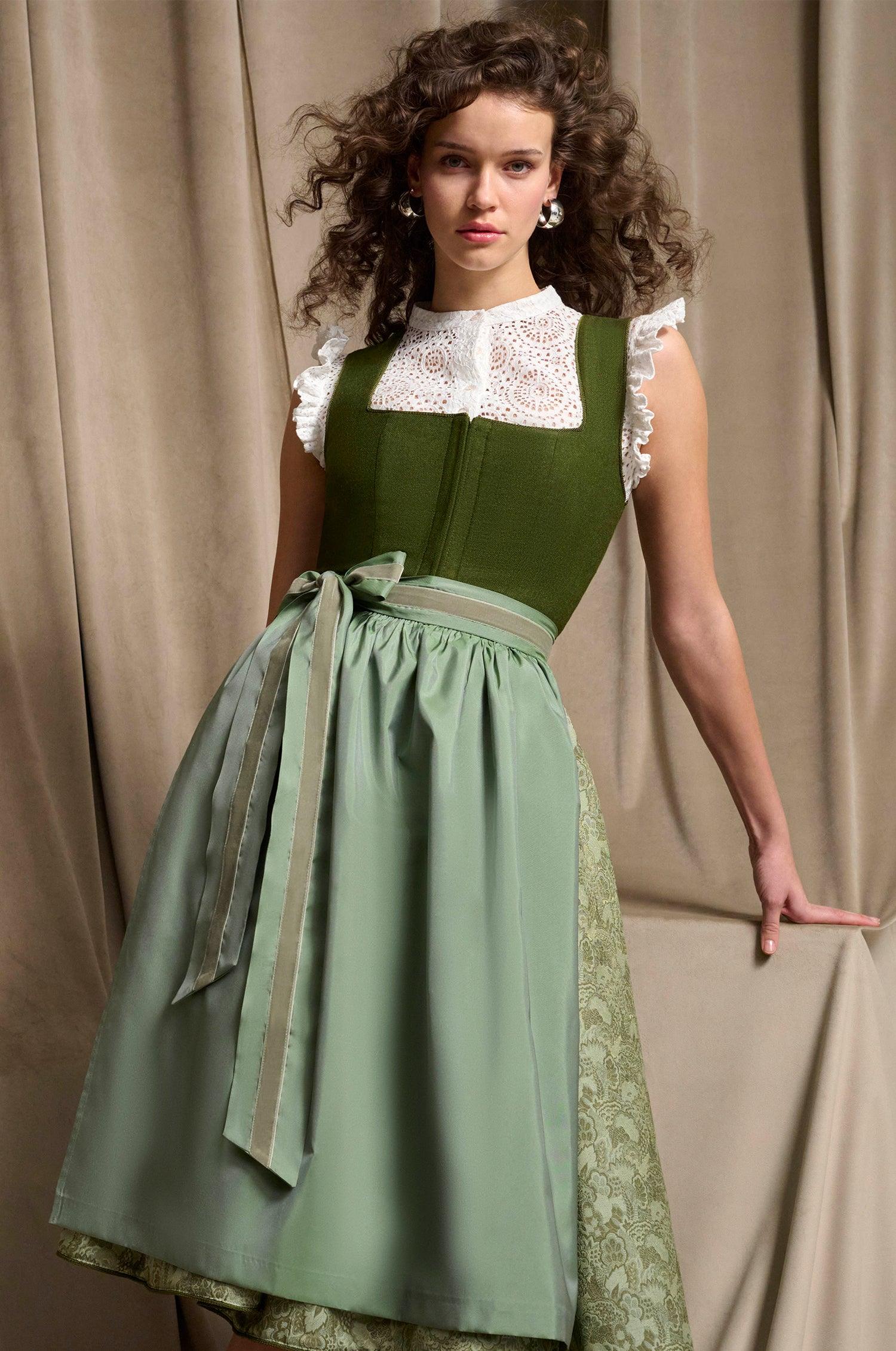 Dirndl Girona in Jagd