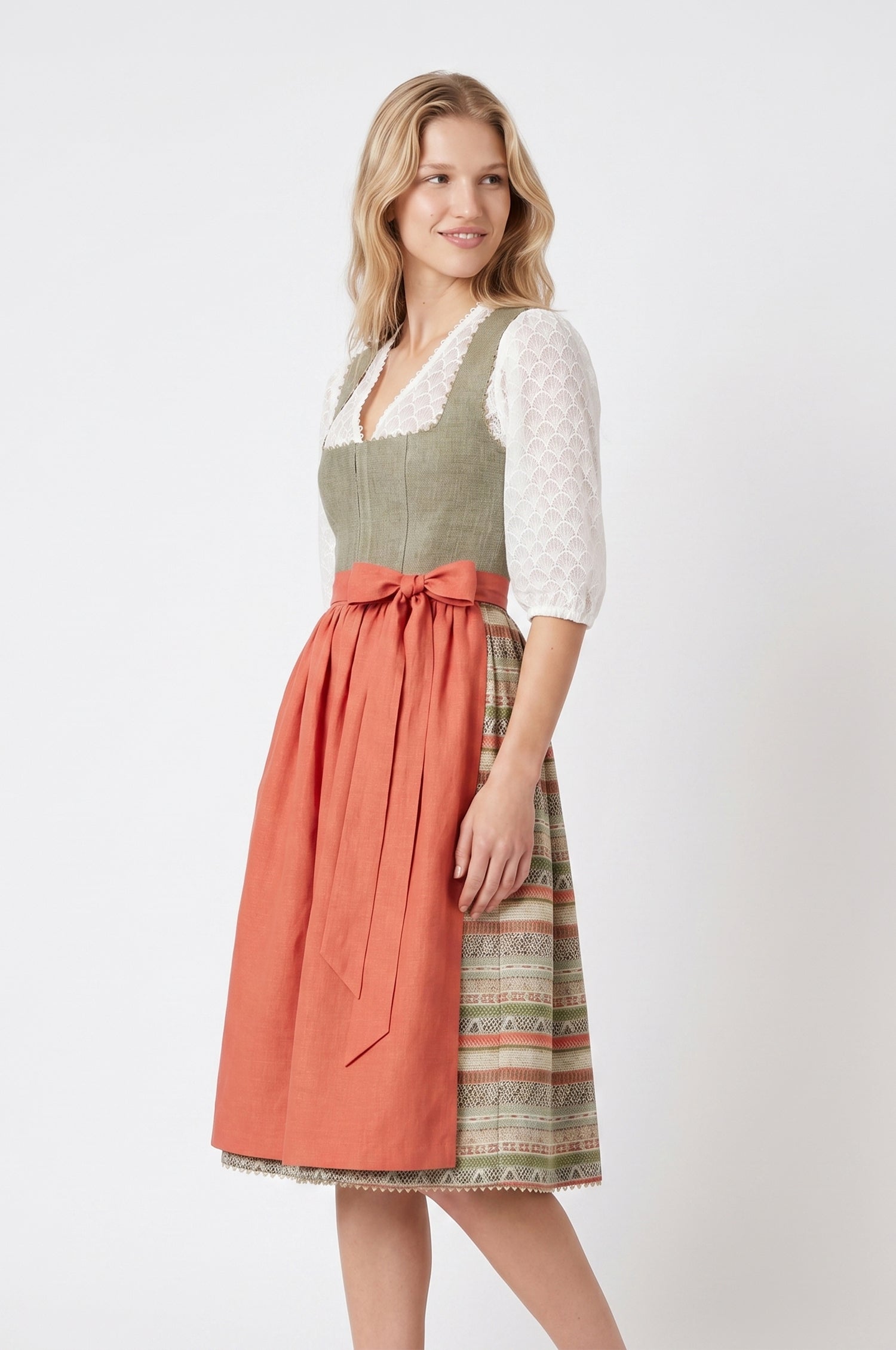 Dirndl Pesaro in Schilf