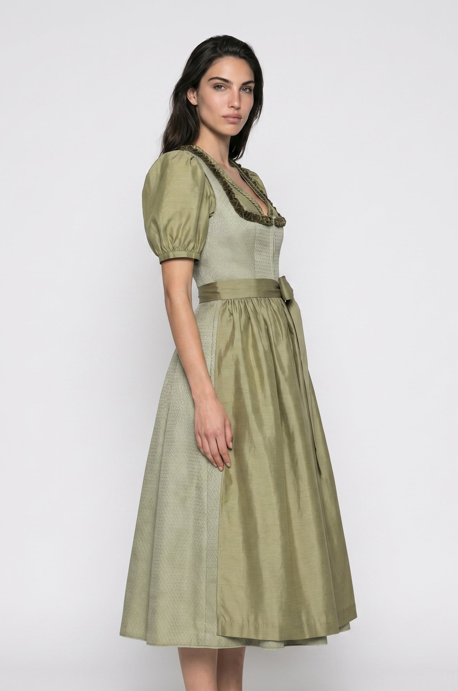 Dirndl Salerno in Schilf